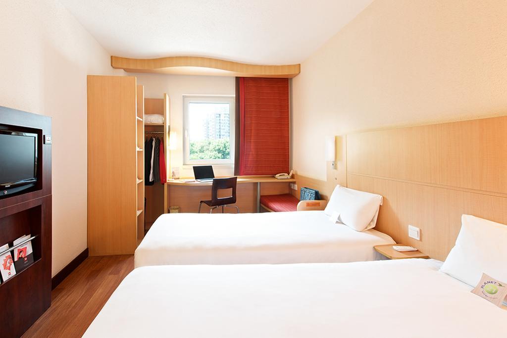 Ibis Ningbo Qianhu Plaza Hotel Экстерьер фото