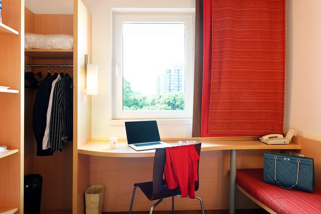 Ibis Ningbo Qianhu Plaza Hotel Экстерьер фото