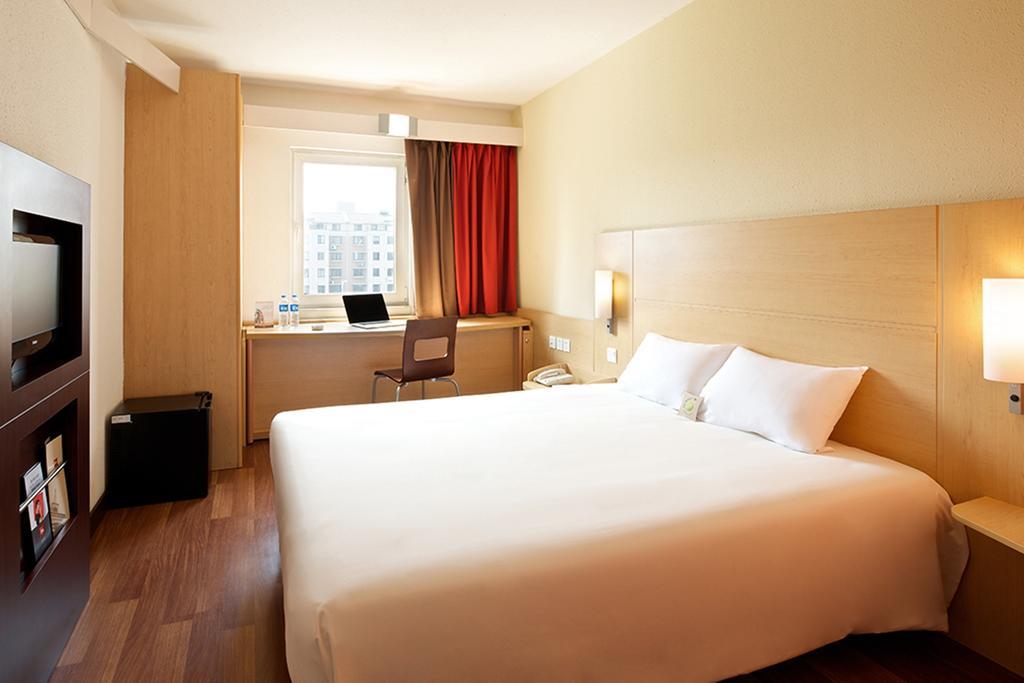 Ibis Ningbo Qianhu Plaza Hotel Экстерьер фото