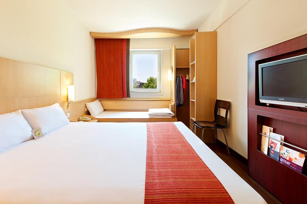 Ibis Ningbo Qianhu Plaza Hotel Экстерьер фото