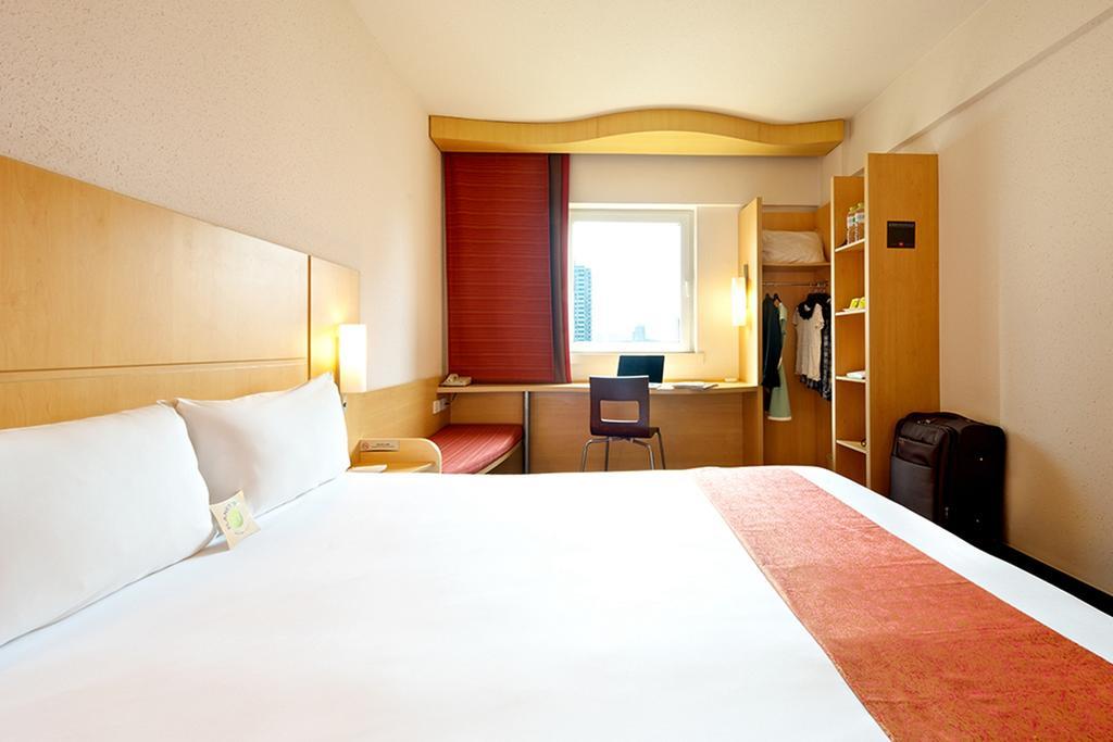 Ibis Ningbo Qianhu Plaza Hotel Экстерьер фото
