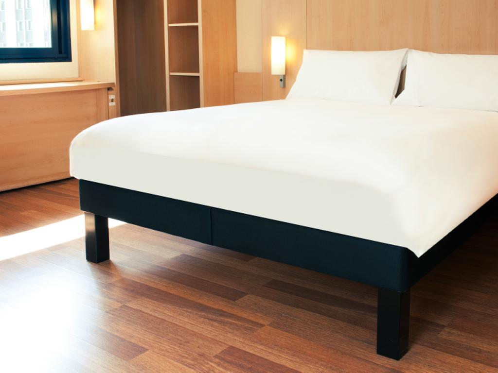 Ibis Ningbo Qianhu Plaza Hotel Экстерьер фото