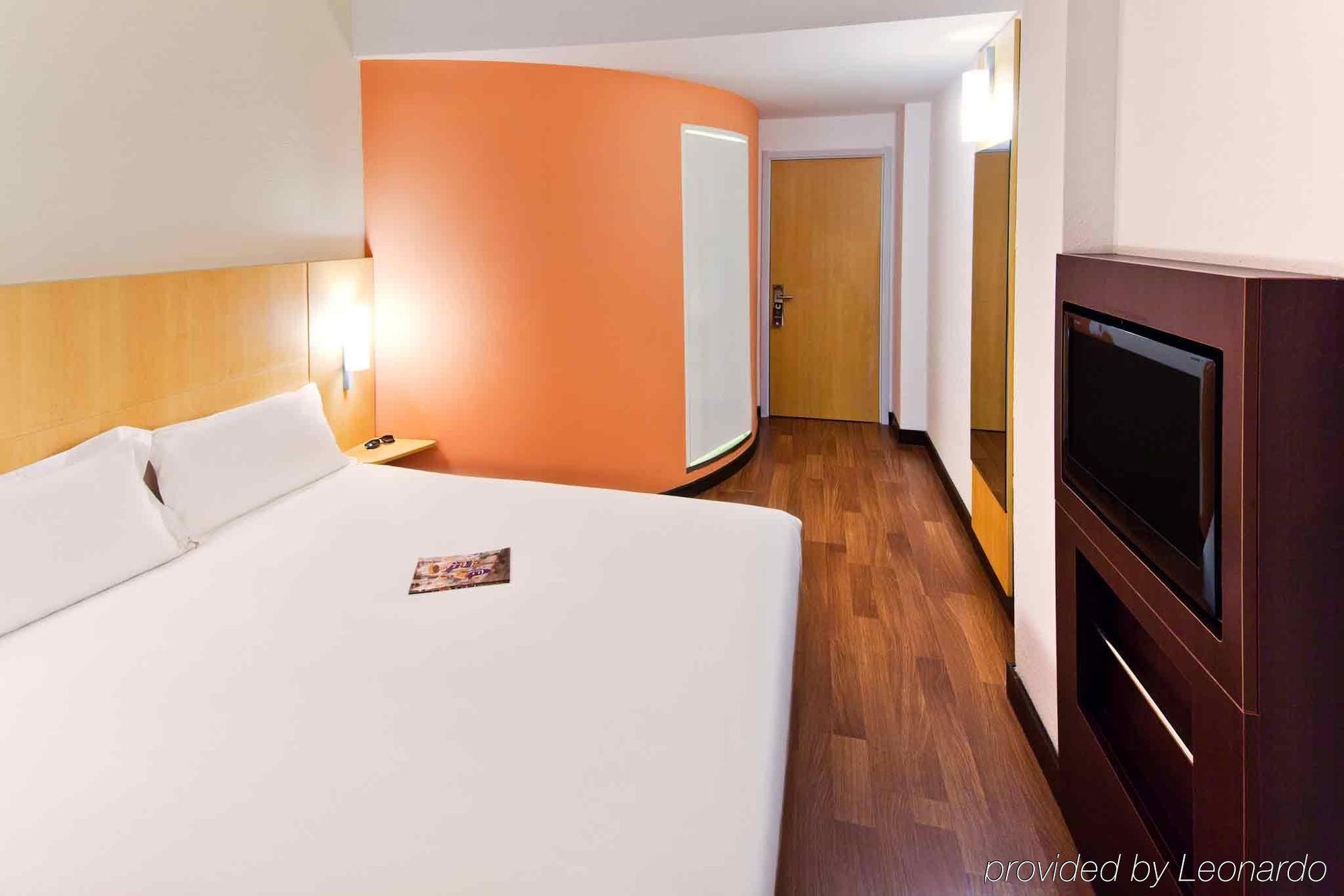 Ibis Ningbo Qianhu Plaza Hotel Экстерьер фото
