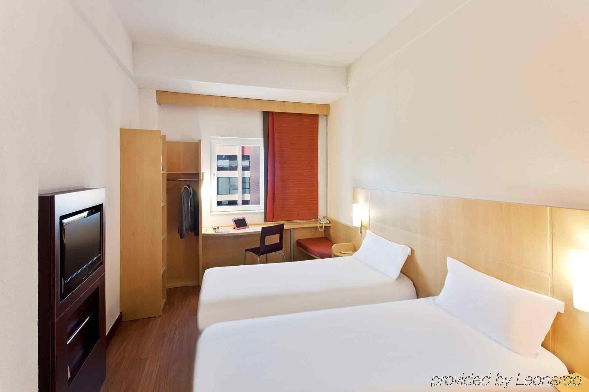 Ibis Ningbo Qianhu Plaza Hotel Экстерьер фото