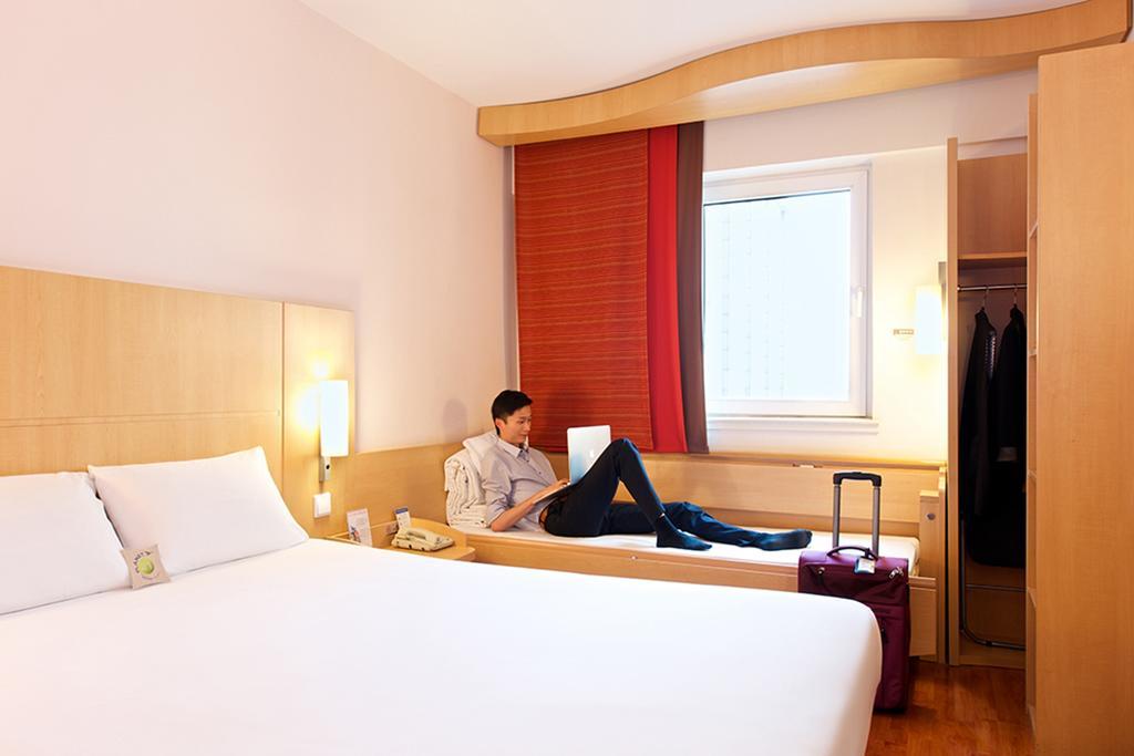 Ibis Ningbo Qianhu Plaza Hotel Экстерьер фото