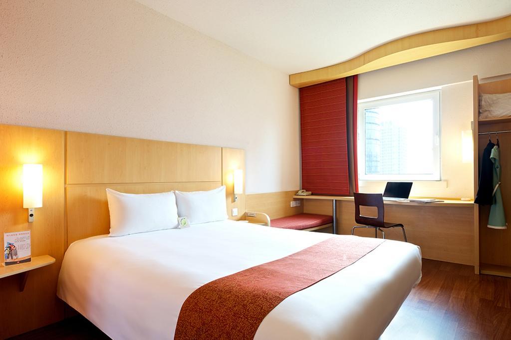 Ibis Ningbo Qianhu Plaza Hotel Экстерьер фото