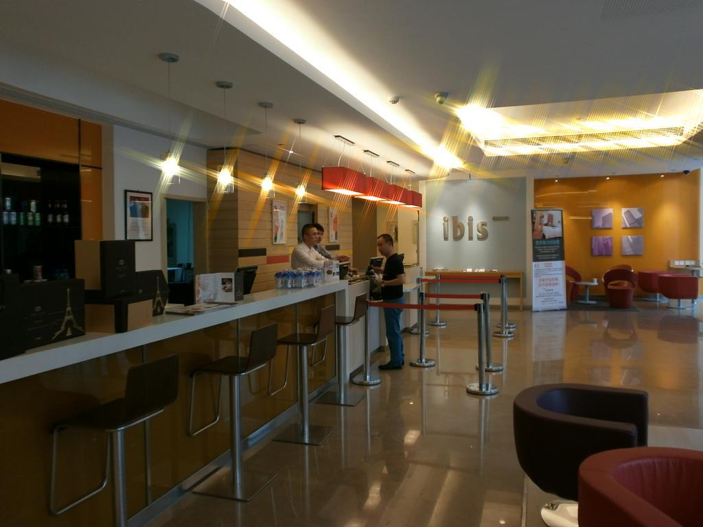 Ibis Ningbo Qianhu Plaza Hotel Экстерьер фото