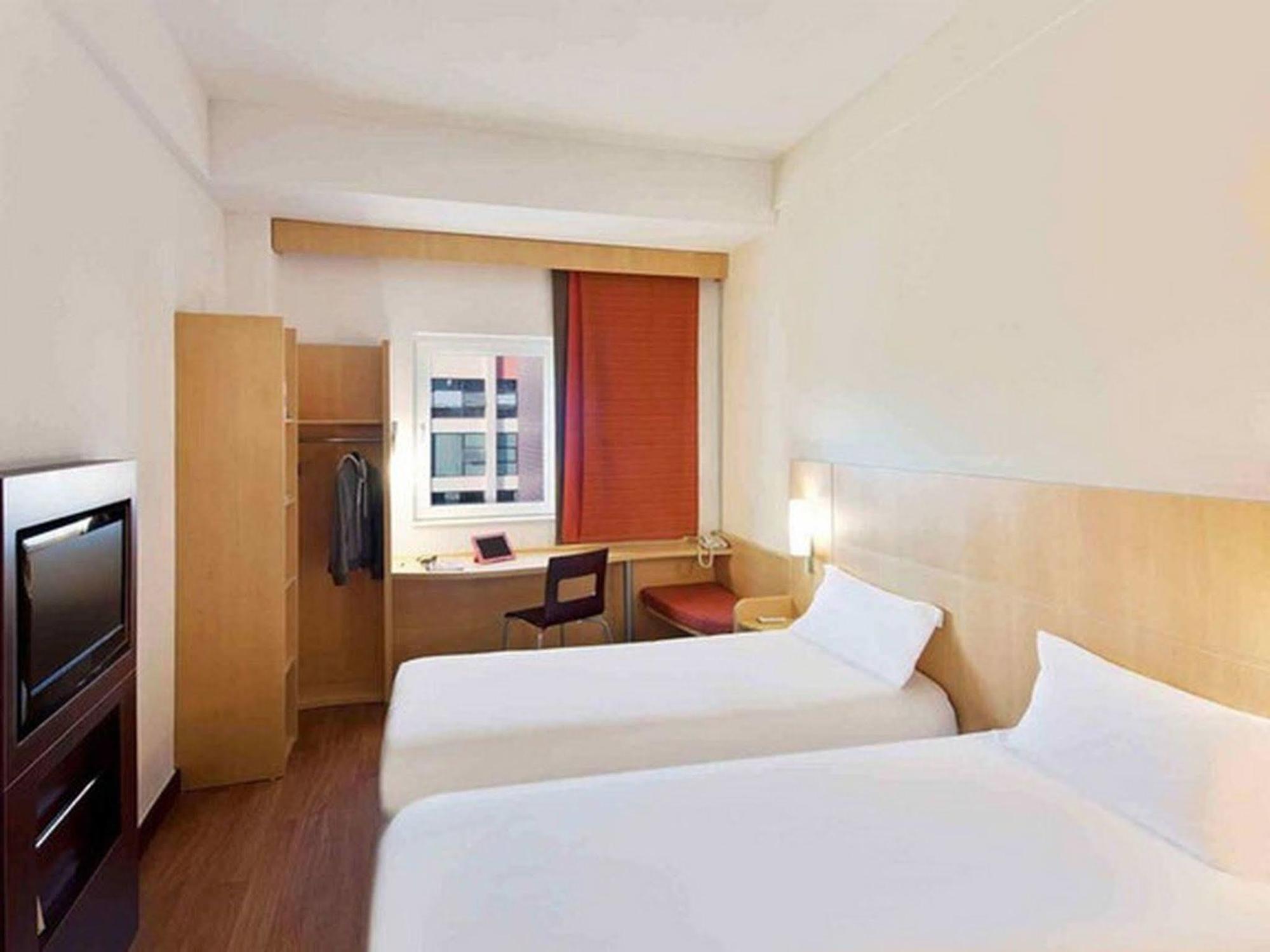 Ibis Ningbo Qianhu Plaza Hotel Экстерьер фото