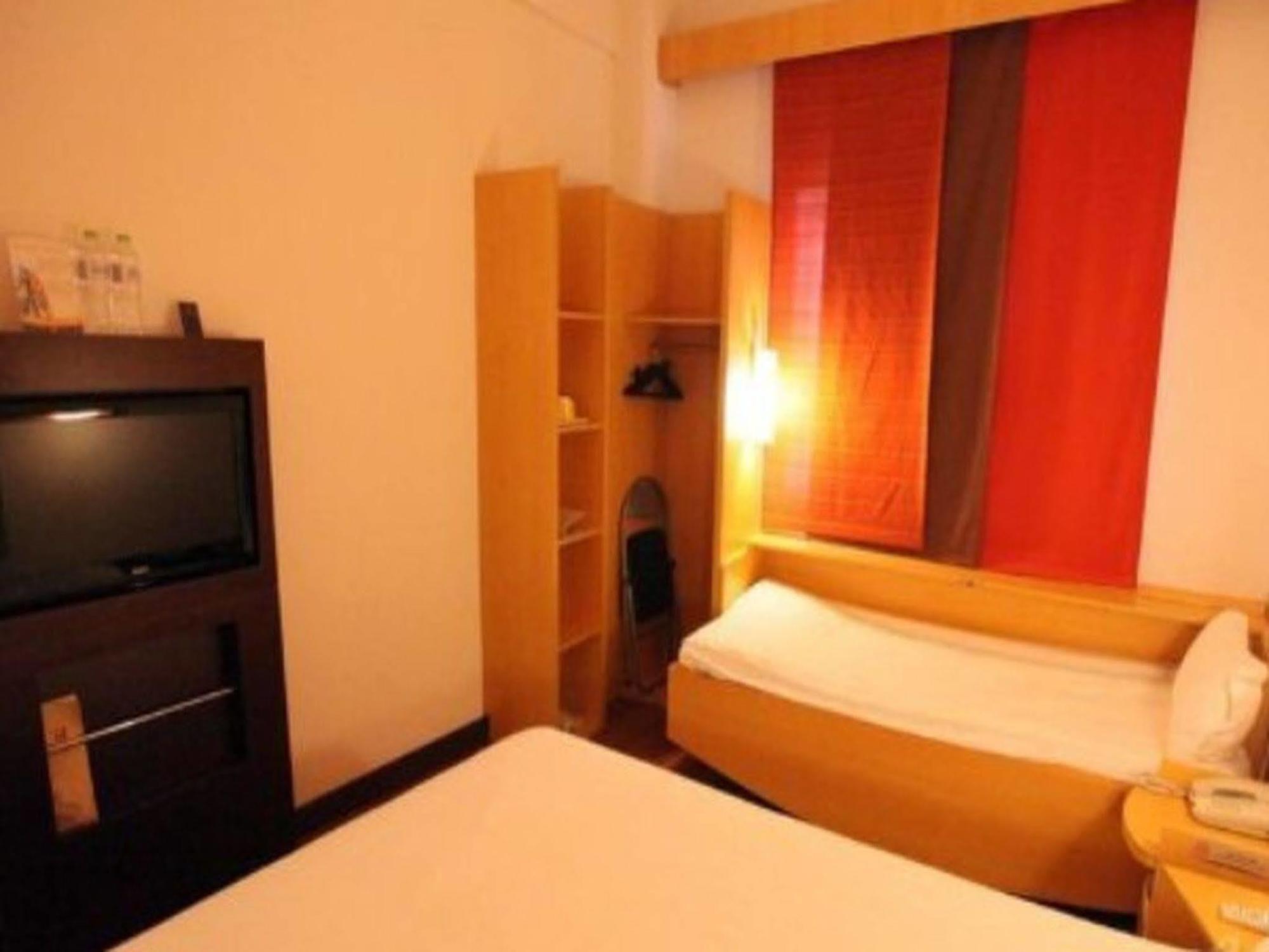 Ibis Ningbo Qianhu Plaza Hotel Экстерьер фото