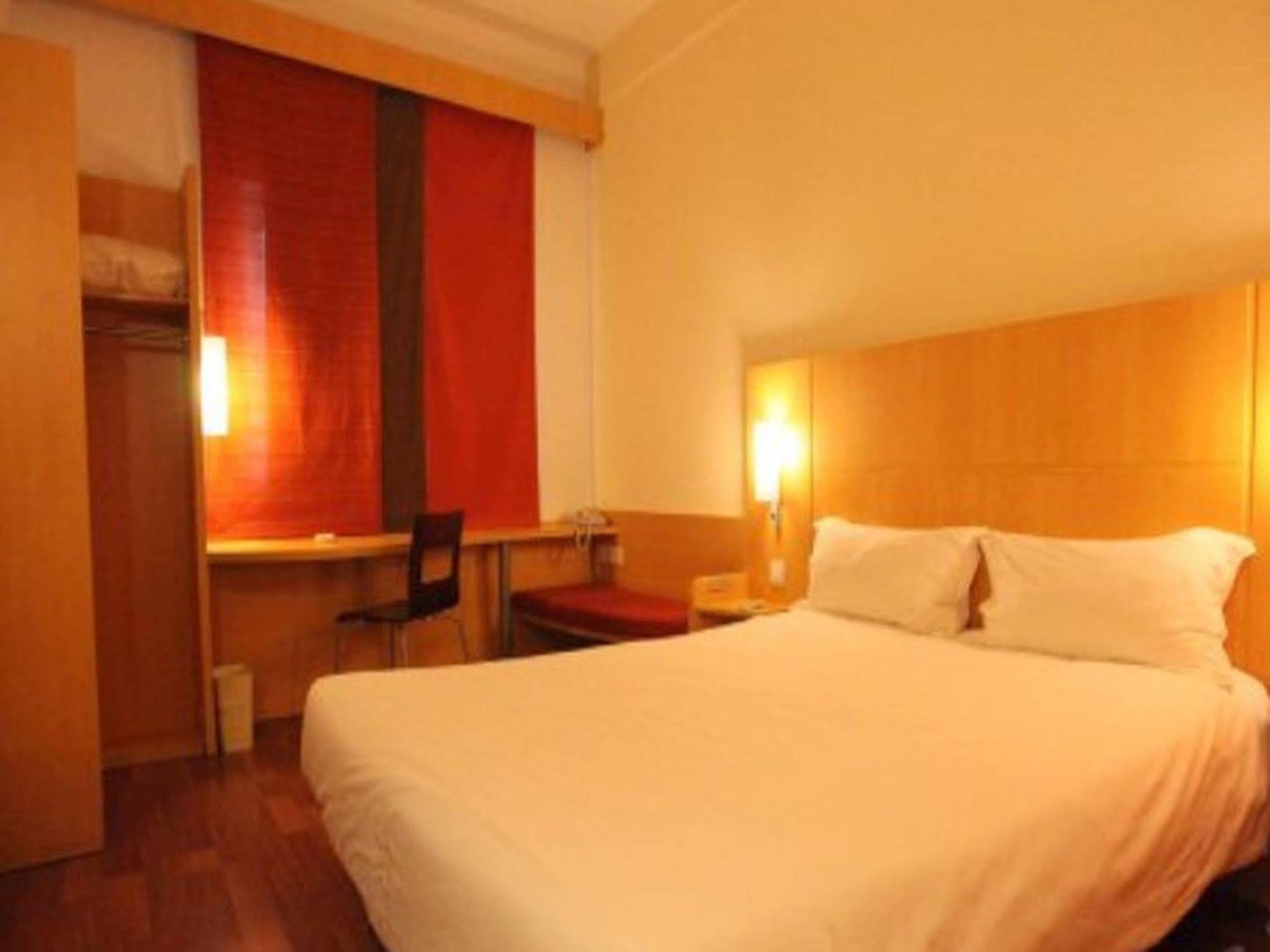 Ibis Ningbo Qianhu Plaza Hotel Экстерьер фото