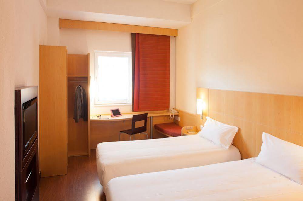 Ibis Ningbo Qianhu Plaza Hotel Экстерьер фото