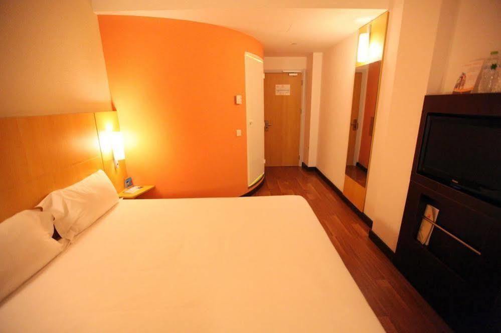 Ibis Ningbo Qianhu Plaza Hotel Экстерьер фото