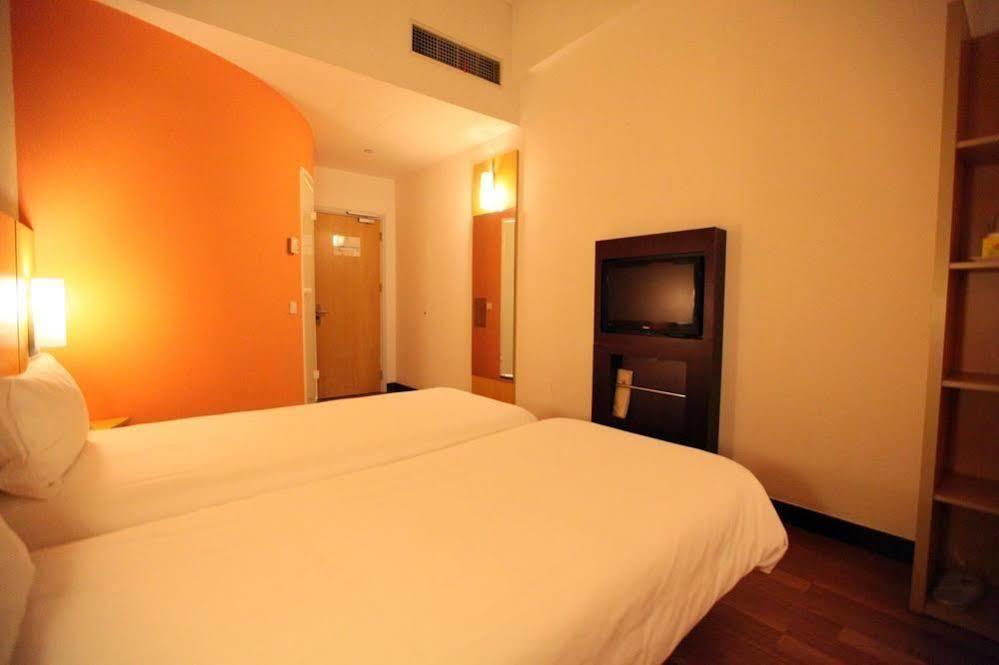 Ibis Ningbo Qianhu Plaza Hotel Экстерьер фото