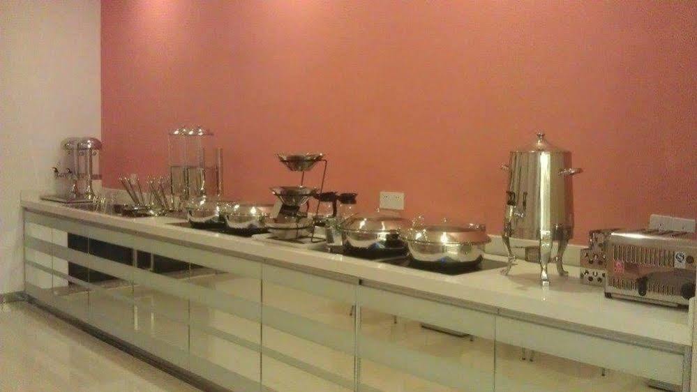 Ibis Ningbo Qianhu Plaza Hotel Экстерьер фото